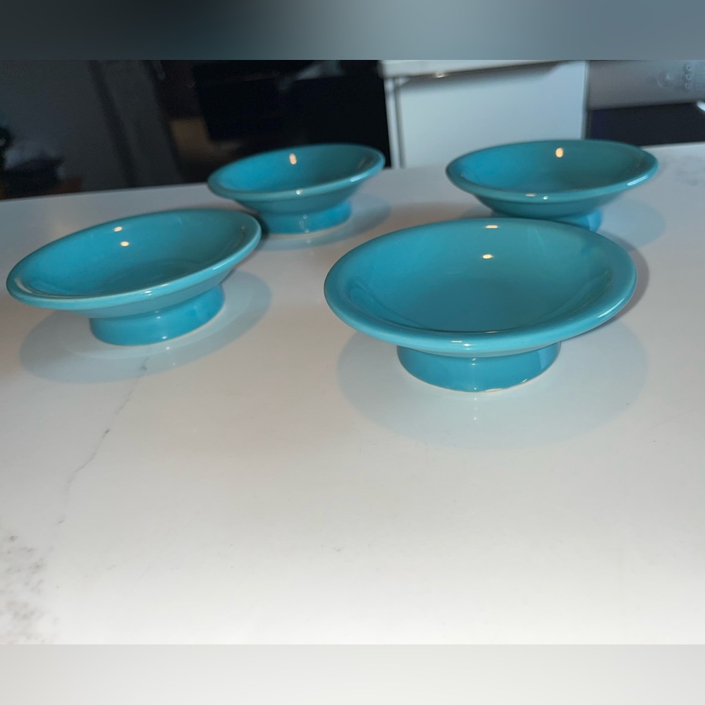 6 Crate & barrel aqua cupcake pedestals. Really festive way to serve cupcakes - Picture 4 of 8